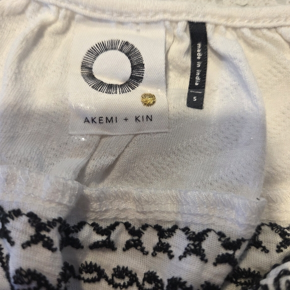 Anthropologie Akemi + Kin Black & White Embroidered Peasant Blouse - Picture 9 of 11